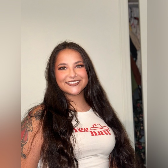 Hi! I’m Alena, welcome to my closet!! - Picture 6 of 7